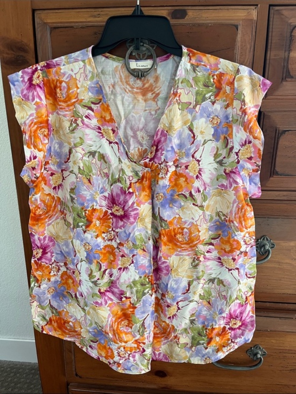 Les Amis V-Neck Floral Blouse in Orange, Purple & Green Size Large NWOT